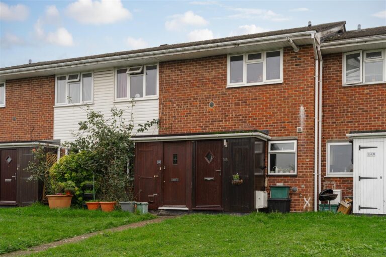 Willis Close, Epsom