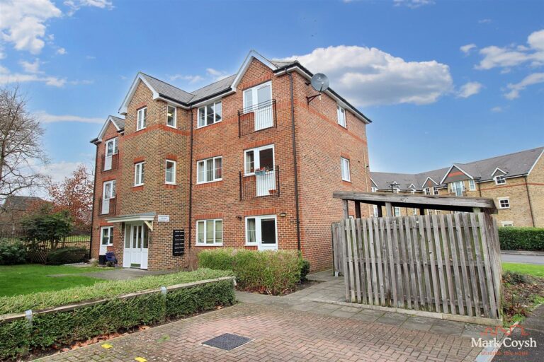 Eastman Way, Epsom