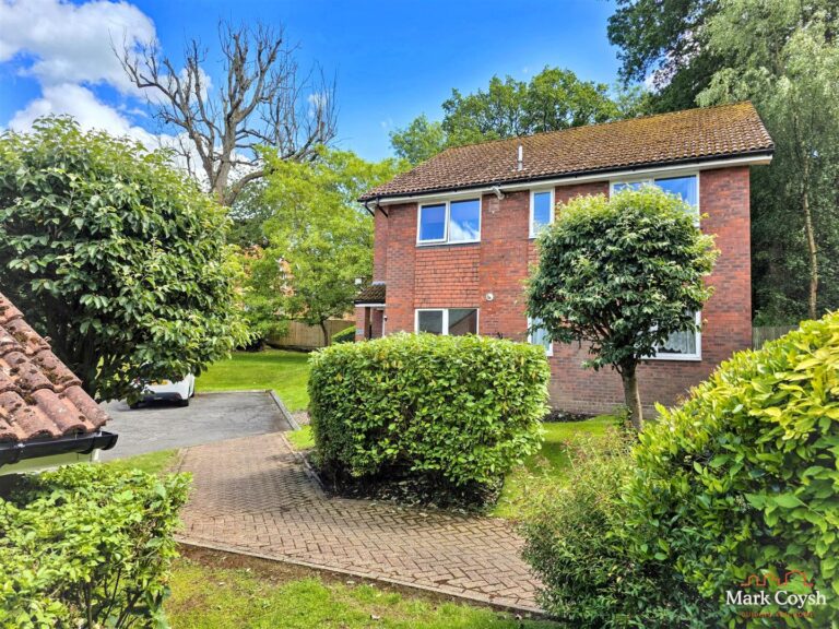 The Avenue, Tadworth