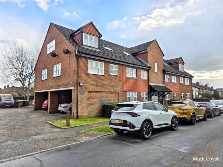 Woodfield Close, Ashtead