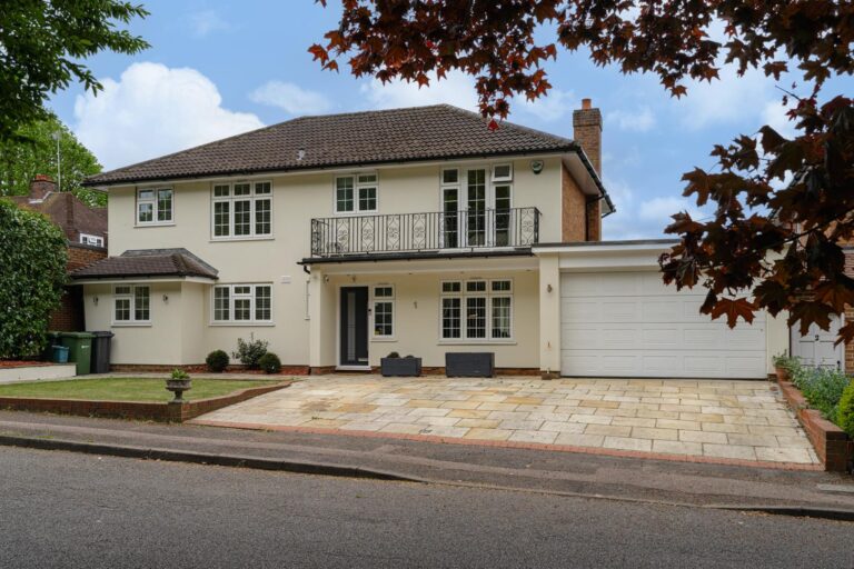 The Priors, Ashtead