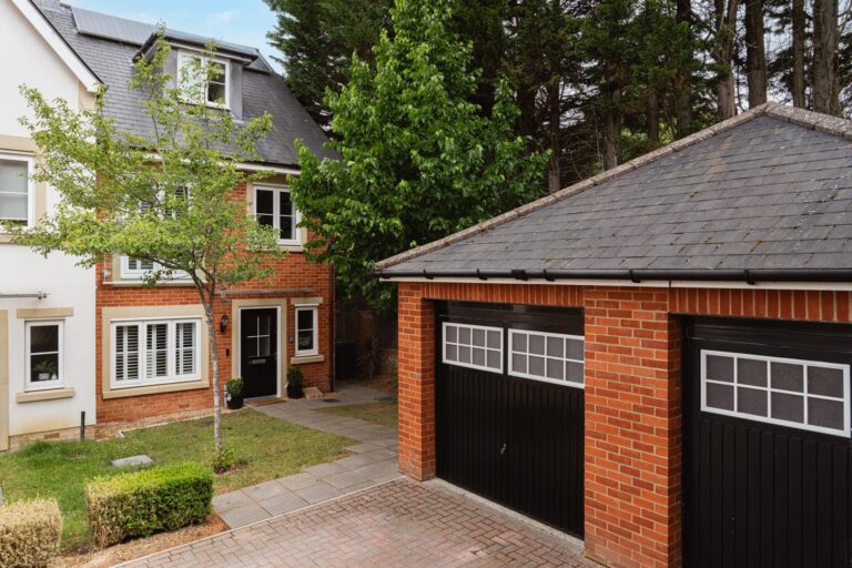 Greyford Close, Leatherhead